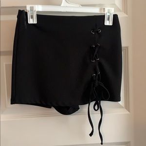 Black tied skort